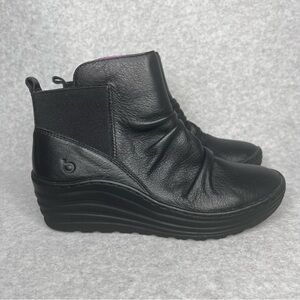Bionica Gilford Womens Black Leather Wedge Booties Slip On Size 7.5